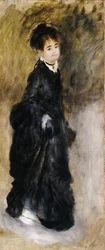 Una giovane donna, a figura intera, che solleva la gonna