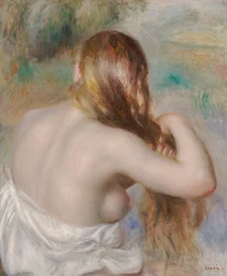 Bionda che si intreccia i capelli
