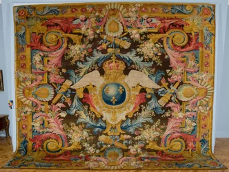 Tappeto Savonnerie di Luigi XV con stemmi reali, fabbricato dalla Fabbrica Savonnerie, Francia, c.1740-1750