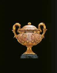 Uno di un paio di vasi egiziani Luigi XIV, 1770-75