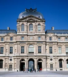 Architettura: veduta del cortile quadrato al Louvre. Realizzata da Pierre Lescot (1515-1578)