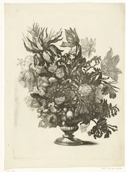 Vaso di vetro con fiori