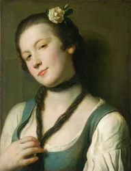 Una ragazza con un fiore tra i capelli