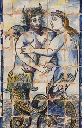 Piastrelle di azulejo nei giardini del palazzo raffiguranti creature marine