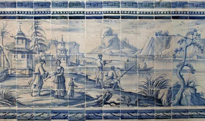 Scena sulle rive di un lago in Asia