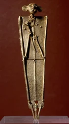 Arte precolombiana, civiltà Muisca: statuetta di donna (Tunjo) in oro. XV-XVII secolo. Bogotà, Museo de Oro, Colombia
