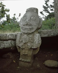 Scultura megalitica della dea della fertilità