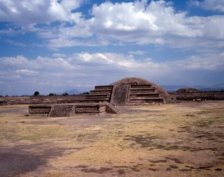 Civiltà precolombiana: vista del sito di Teotihuacan (300 a.C.-600 d.C.): il tempio (o piramide) del sole. Messico