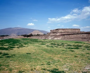 Civiltà precolombiana: veduta del sito di Teotihuacan: il tempio (o piramide) del sole