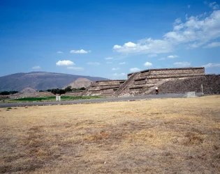 Civiltà precolombiana: veduta del sito di Teotihuacan: il tempio (o piramide) del sole