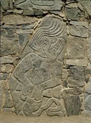 Muro con rilievo di un guerriero