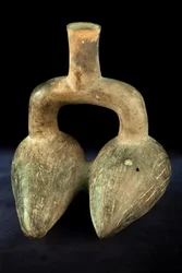 Ceramica fitomorfa con doppio corpo e manico a staffa / Art pr (terracotta)