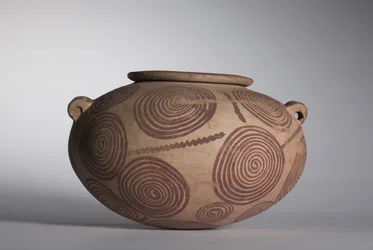 Vaso tozzo con manici a lug, c.3400-3300 a.C.