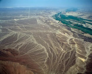Veduta aerea delle Linee di Nazca che rappresentano una figura di uccello