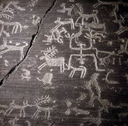 Civiltà dei Camunni, Preistoria, arte rupestre: roccia tombale, dettagli della grande roccia di Naquane, in Valcamonica. Museo archeologico di Milano