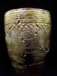 Ceramica con decorazione "a denti di pettine", circa 8000 a.C., del Neolitico, Amsa-dong, Corea. Fotografia, Museo nazionale della Corea, Seul, Repubblica di Corea