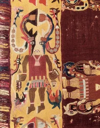 Civiltà precolombiana: officiante cerimoniale con maschera. 300-100 a.C. Arazzo proveniente da Ica, in Perù. Museo Nazionale di Archeologia di Lima, Perù.