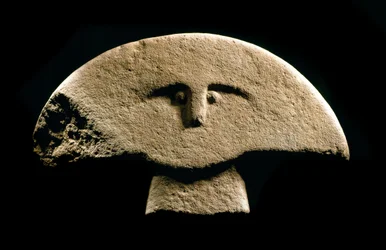 Arte preistorica: figura scolpita nell