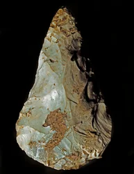 Preistoria: bifacciale litico di tipo Micoquiano. Paleolitico inferiore. Verona, Museo Civico di Storia Naturale, Italia