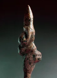 Preistoria: Venere di Savignano, scultura litica antropomorfa rinvenuta nel 1925 a Savignano sul Panaro. Paleolitico superiore, Età della pietra. Altezza: 22 cm. Museo Nazionale Preistorico Etnografico Luigi Pigorini (Museo di Preistoria ed Etnografia)