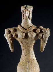 Preistoria: statuetta in argilla di una donna con spalle quadrate dal Turkmenistan centrale (regione di Kara-Depe). 4000-3700 a.C. Eneolitico, Età del Rame. Mosca, Istituto di Archeologia dell