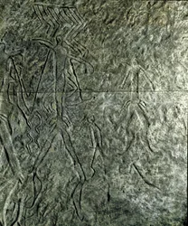 Preistoria, arte rupestre: petroglifo (graffito su pietra) di figure umane. Neolitico, Età della Pietra. (Azerbaigian) Età del Bronzo. Baku, Museo Statale di Storia delle Religioni dell