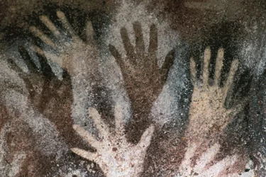 Arte rupestre della Preistoria: grotta con tracce di mani. Periodo Neolitico, Grotta delle Mani. Argentina, Santa Cruz