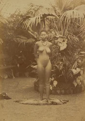 [Donna sudafricana, nuda]