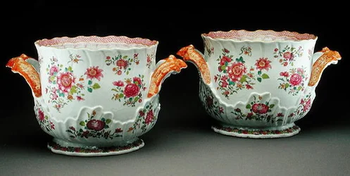 Un paio di refrigeratori per vino famille rose, c.1775