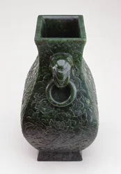 Vaso Imperiale di Bronzo Forma Fang Hu, Periodo Qianlong (1736-96) (giada)