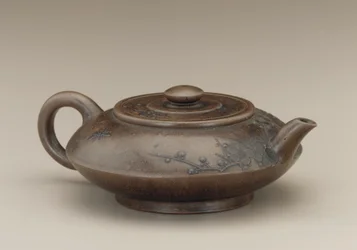 Teiera con falso marchio di Gong Chun, Yixing, provincia di Jiangsu
