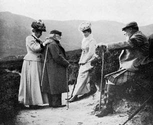 Re Edoardo VII 1841-1910, Principessa Maria, Lady Katherine Coke e Capitano Welsh, 1908