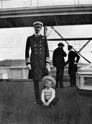 Re Haakon VII di Norvegia con suo figlio Olav, 1908