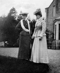 Mary di Teck 1867-1953, Principessa del Galles, con la Duchessa d