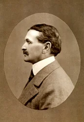 Robert Smythe Hichens, giornalista e romanziere inglese