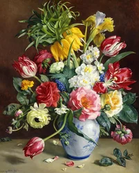 Tulipani, rose, narcisi e altri fiori in un vaso blu e bianco