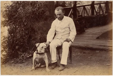 Robert Hotz, Esquire, e bulldog
