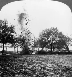 Un proiettile tedesco che esplode, Prima Guerra Mondiale, 1914-1918