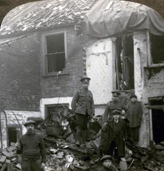 Distruzione causata dalle bombe dei dirigibili tedeschi, Prima Guerra Mondiale, 1914-1918