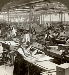 Lavoratori di lamiera in una fabbrica di aeroplani, Prima Guerra Mondiale, 1914-1918