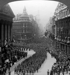 Marcia della vittoria dei reggimenti di Londra, salutando il sindaco, 1918