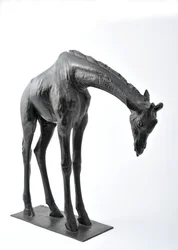 Grande giraffa con testa abbassata, modellata 1909-10, fusa prima del 1913