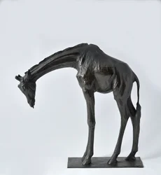 Grande giraffa con testa abbassata, modellata 1909-10, fusa prima del 1913