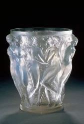 Vaso Bacchantes in vetro opalescente, ca 1920, di Rene Lalique. Francia, XX secolo