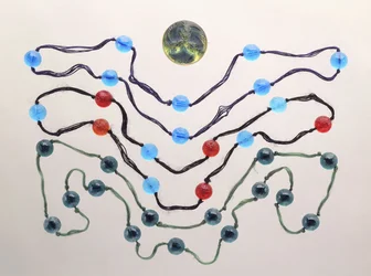 Tre fili di vetro colorato e una spilla di vetro modellato smerigliato (