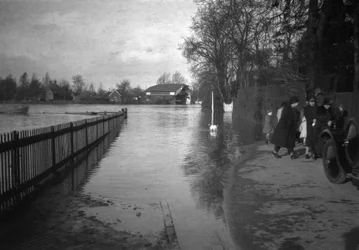 Il fiume Tamigi in piena