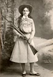 Annie Oakley con un fucile