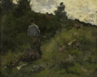 Un contadino che cammina lungo il bordo di un bosco