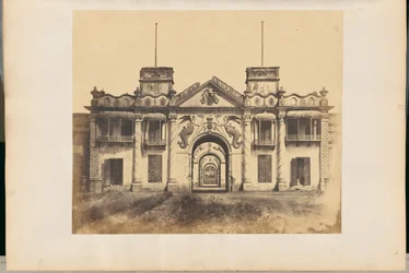 [Porta della Sirena, Palazzo Kaiserbagh]