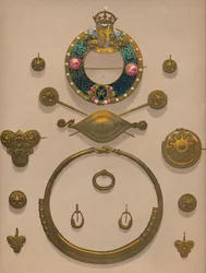 Ornamenti e spilla d